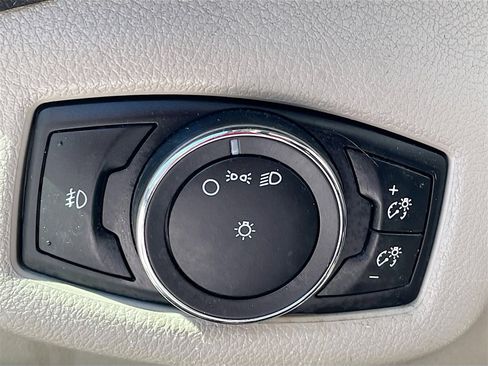 Used 2015 Ford Transit Connect XLT image 10