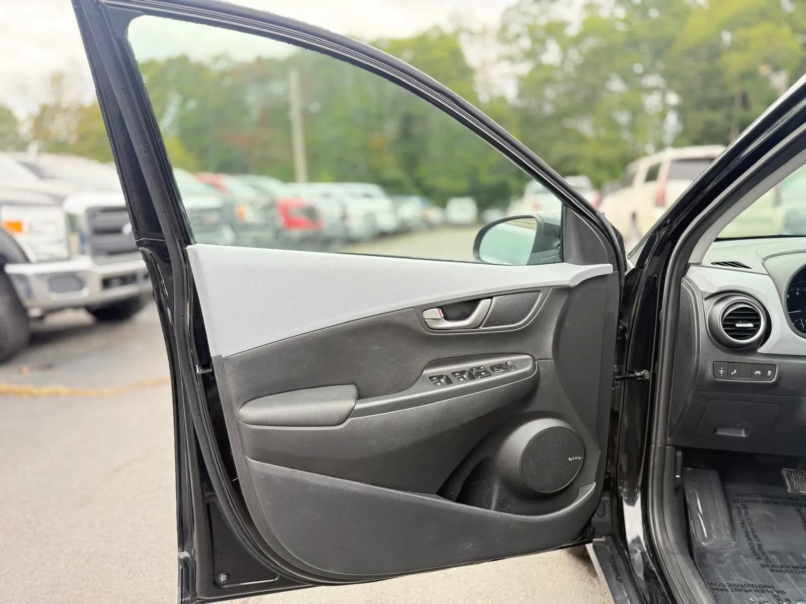 Used 2019 Hyundai Kona Limited AWD/4WD image 23