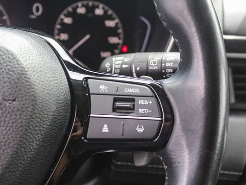 Used 2025 Honda Pilot Touring image 32