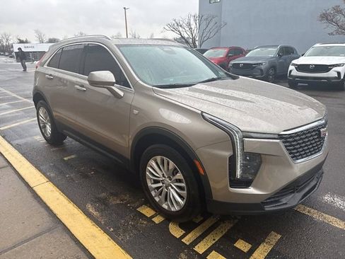 Certified 2024 Cadillac XT4 Luxury w/ Cold Weather Package image 1