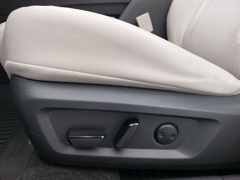 Used 2023 Nissan Rogue SV w/ SV Premium B Package FWD image 30