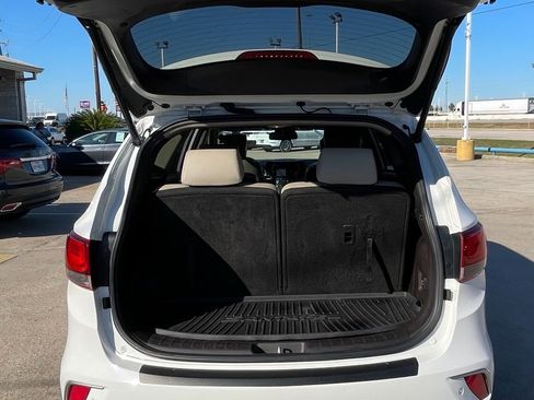 Used 2019 Hyundai Santa Fe XL image 11