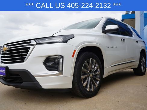 Used 2023 Chevrolet Traverse Premier FWD image 4