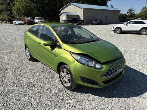 Used 2019 Ford Fiesta SE FWD image 2