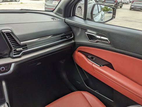Certified 2024 Kia Sportage SX image 18