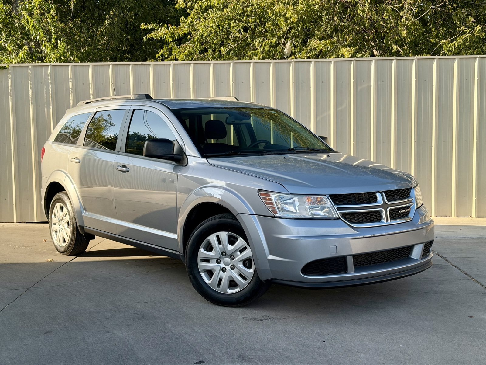 Used 2020 Dodge Journey SE w/ SE Popular Equipment Group FWD image 1