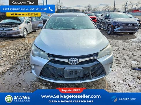Used 2015 Toyota Camry SE w/ Moonroof Package image 5