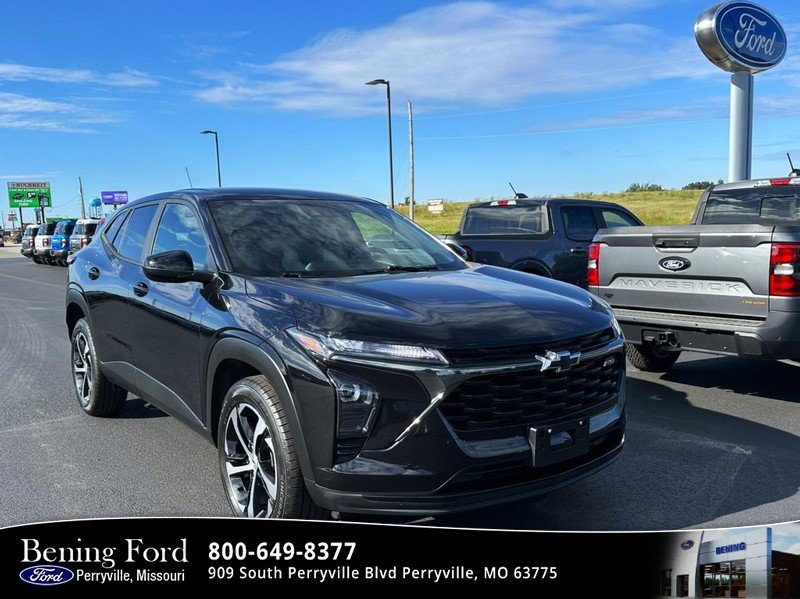 Used 2024 Chevrolet Trax RS FWD image 1