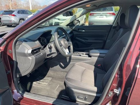 Used 2024 Nissan Altima 2.5 SV image 13