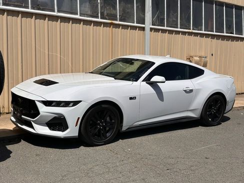 Used 2024 Ford Mustang GT RWD image 2