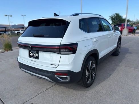 Used 2025 Volkswagen Taos SE AWD/4WD image 8