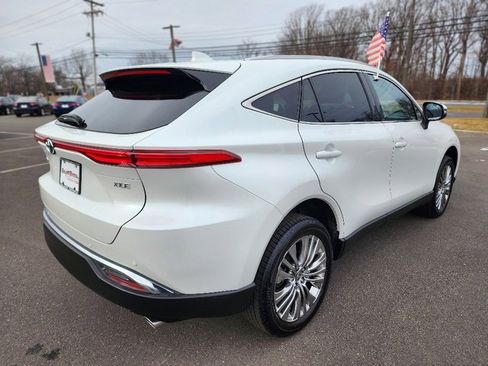 Used 2024 Toyota Venza XLE image 7