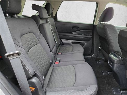 Used 2025 Nissan Pathfinder SV FWD image 20