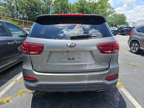 Used 2019 Kia Sorento FWD image 9