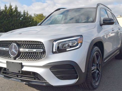Used 2022 Mercedes-Benz GLB 250 4MATIC w/ AMG Line image 13