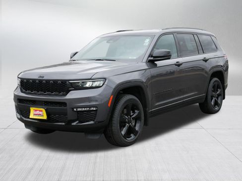 Used 2024 Jeep Grand Cherokee L Limited w/ Black Appearance Package image 3