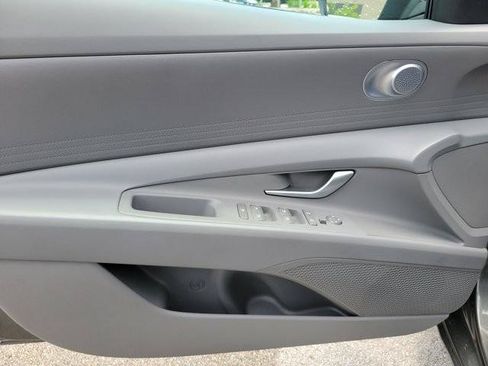 Certified 2026 Hyundai Elantra SE FWD image 21