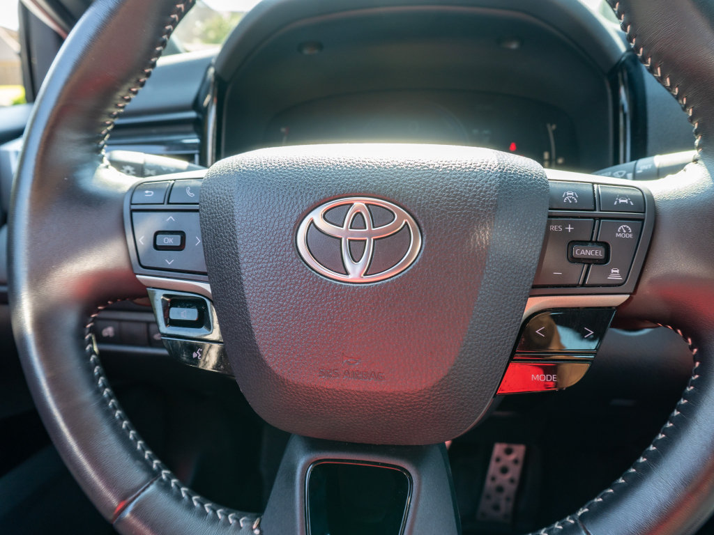 Used 2025 Toyota Camry SE FWD image 30