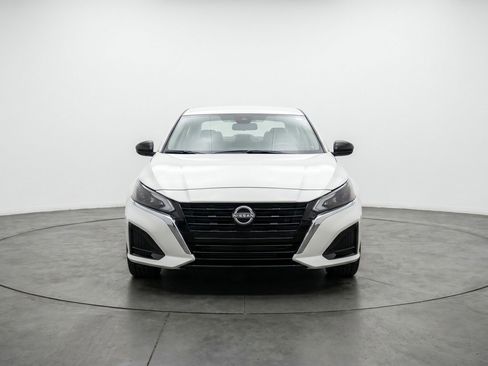 Used 2025 Nissan Altima 2.5 SV FWD image 2