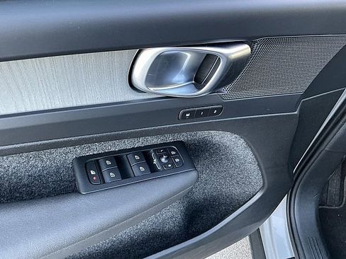 Certified 2025 Volvo XC40 B5 Core image 17