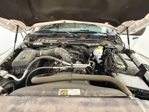 Used 2020 RAM 1500 Tradesman w/ Chrome Appearance Group AWD/4WD image 12