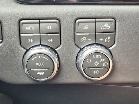 New 2026 GMC Sierra 1500 SLT AWD/4WD image 18