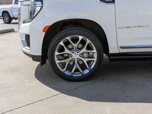 Used 2021 GMC Yukon Denali w/ Denali Premium Package AWD/4WD image 32