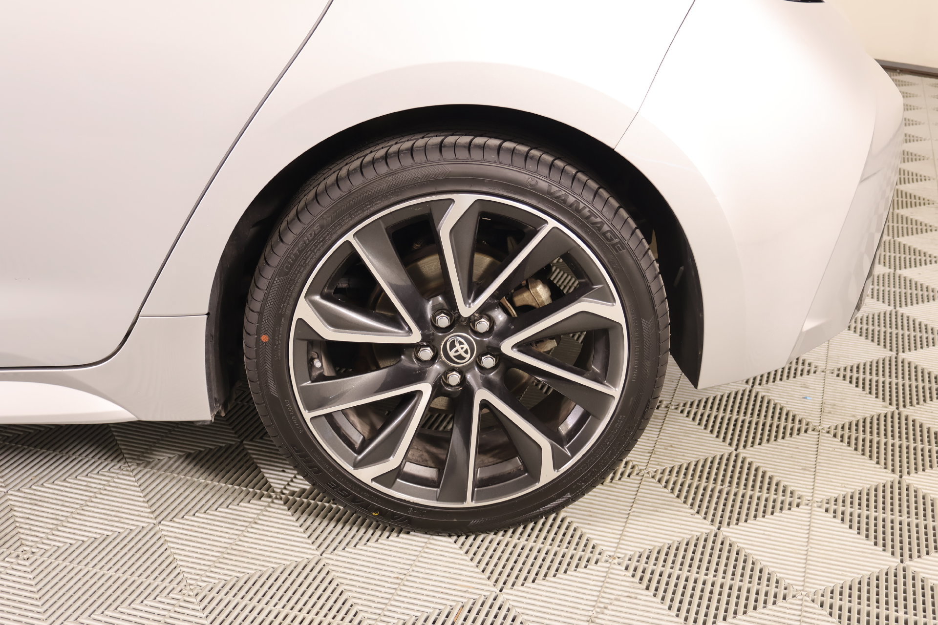 Used 2019 Toyota Corolla XSE FWD image 19