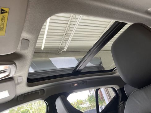 Used 2024 Volvo XC40 B5 Ultimate image 14