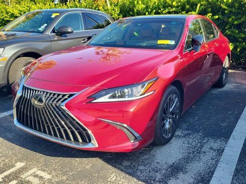 Used 2024 Lexus ES 350 w/ Technology Package FWD image 2
