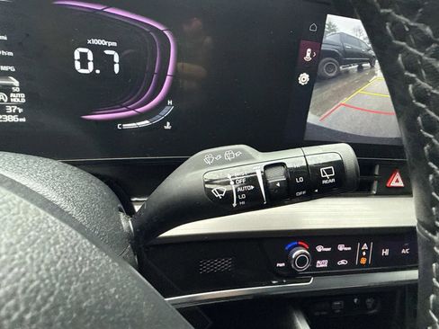 Used 2024 Kia Sportage EX image 30