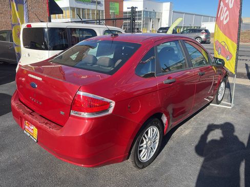 Used 2009 Ford Focus SE image 4