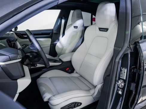 New 2026 Porsche Macan 4S Electric image 5