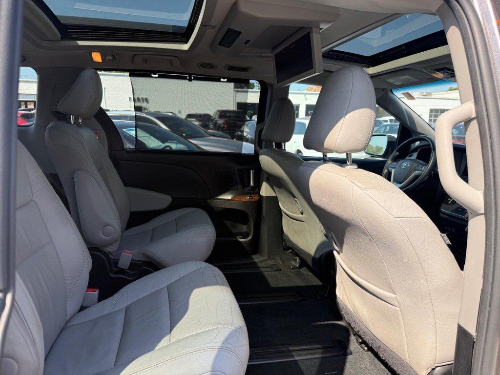 Used 2017 Toyota Sienna Limited Premium AWD/4WD image 10