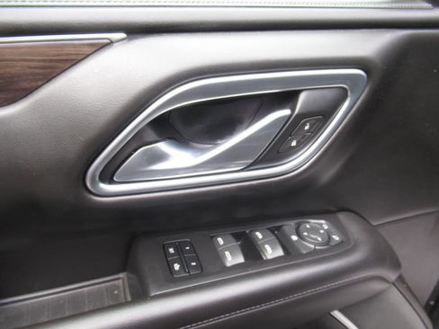 Used 2021 Chevrolet Tahoe Z71 image 18