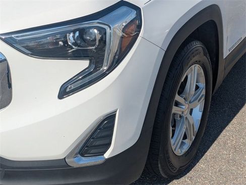 Used 2020 GMC Terrain SLE w/ Driver Convenience Package image 9