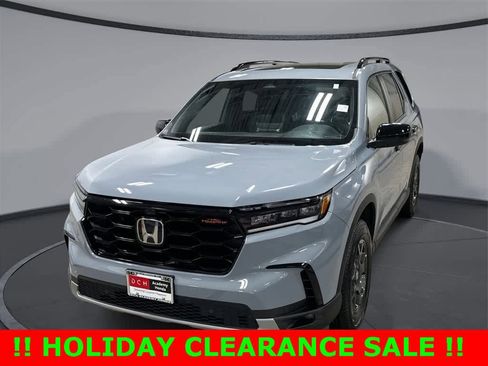 Used 2024 Honda Pilot TrailSport image 1