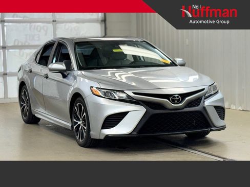 Used 2019 Toyota Camry SE w/ Convenience Package FWD image 1