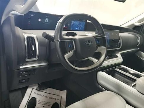 Used 2025 Ford Expedition Platinum w/ Driver's Package AWD/4WD image 13