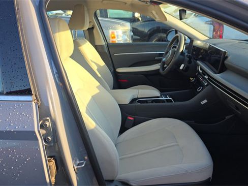 Used 2025 Hyundai Sonata SEL FWD image 11