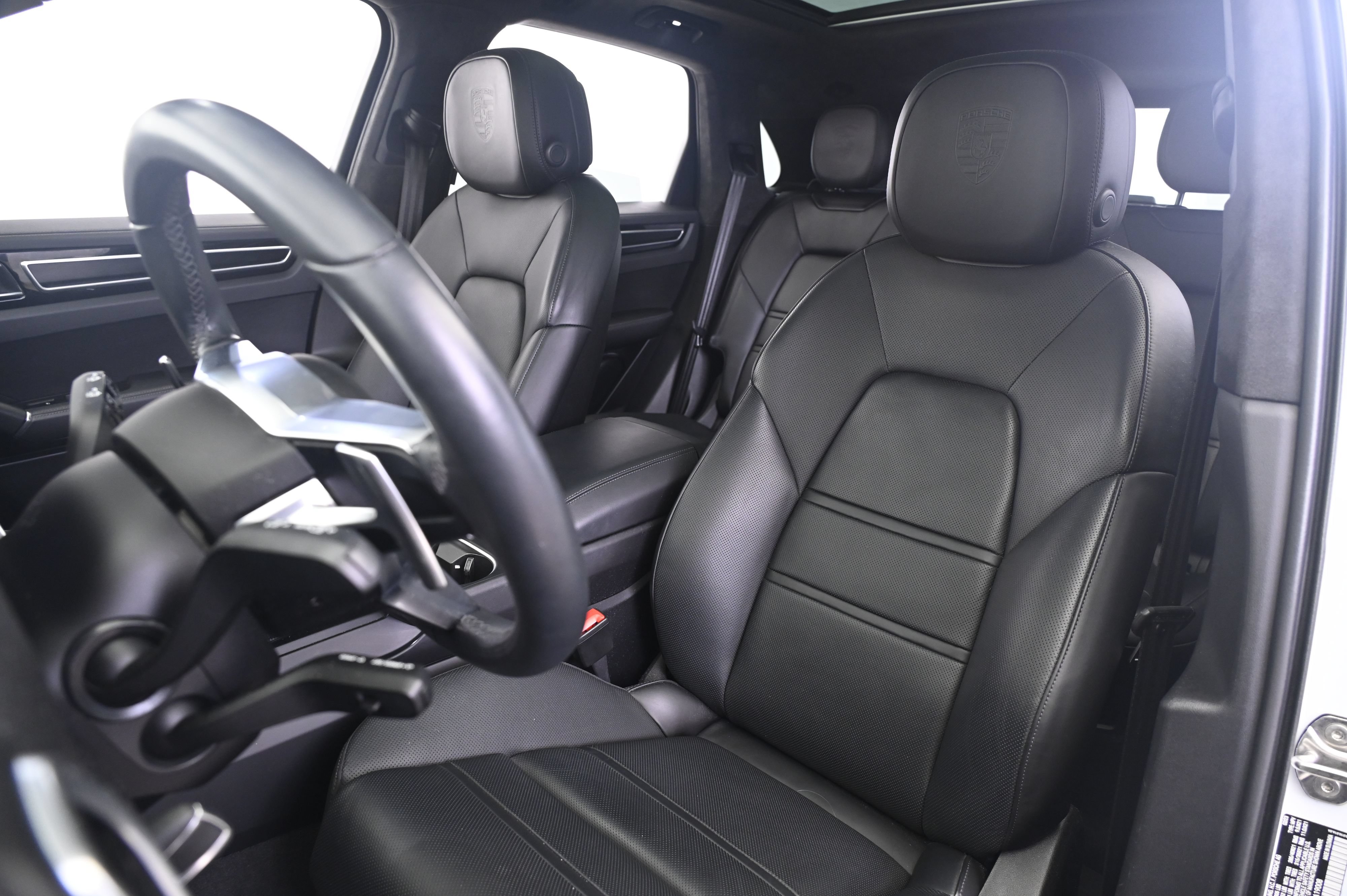 Certified 2023 Porsche Cayenne GTS AWD/4WD image 5