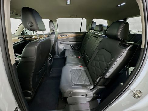 Used 2025 Volkswagen Atlas SE image 29