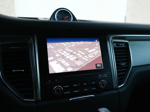 Used 2017 Porsche Macan GTS w/ Premium Package Plus image 28