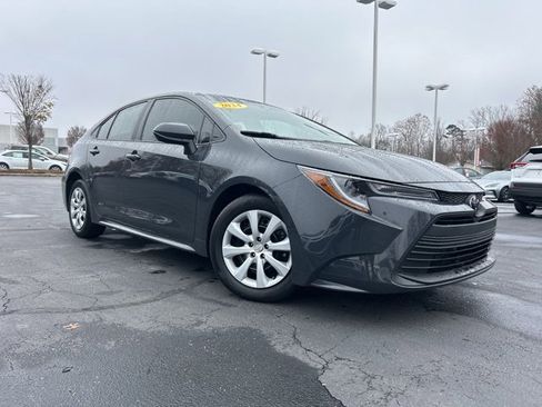 Used 2024 Toyota Corolla LE image 3