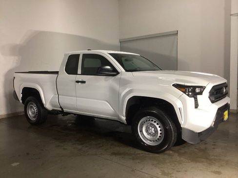Used 2025 Toyota Tacoma SR w/ Towing Package image 8