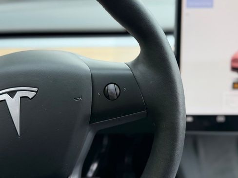 Used 2024 Tesla Model Y Long Range image 45