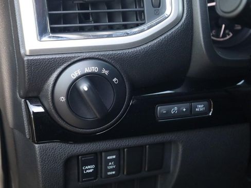 Used 2021 Nissan Titan SV w/ SV Convenience Package AWD/4WD image 13