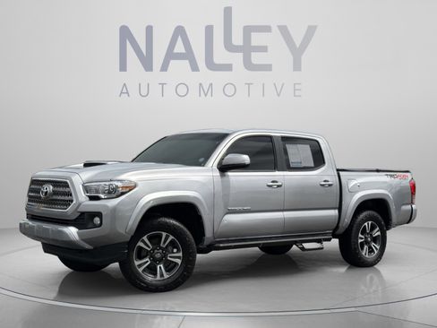 Used 2017 Toyota Tacoma TRD Sport w/ Premium & Technology Package AWD/4WD image 3