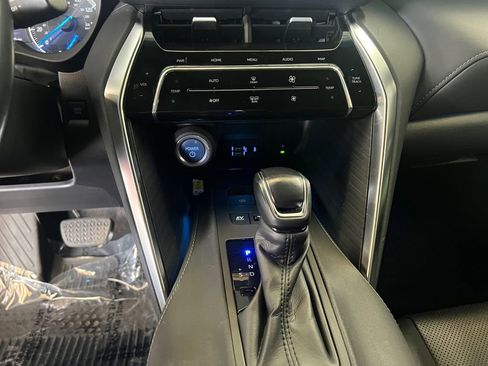 Used 2021 Toyota Venza XLE w/ Softex Package image 15