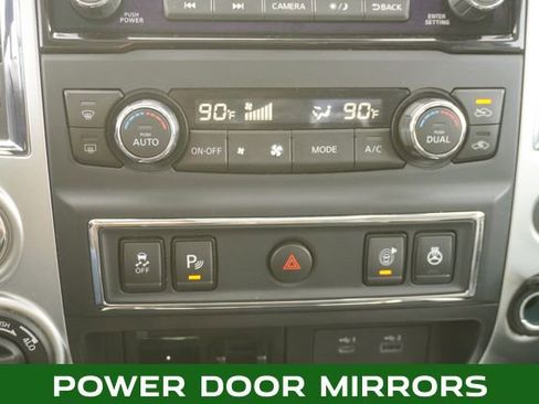 Used 2021 Nissan Titan SL w/ Moonroof Package image 18